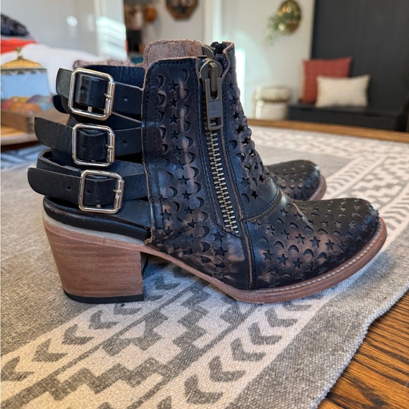 Freebird Dahlia Moon & Stars cutout boots - Picture 2 of 9